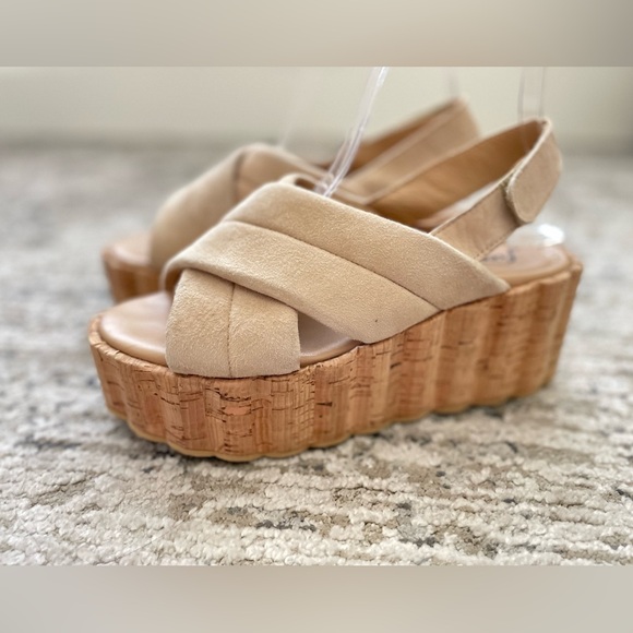 Free People Shoes - Free People Scalloped Platform Sandals Cork Slides Vanilla Size 7 US